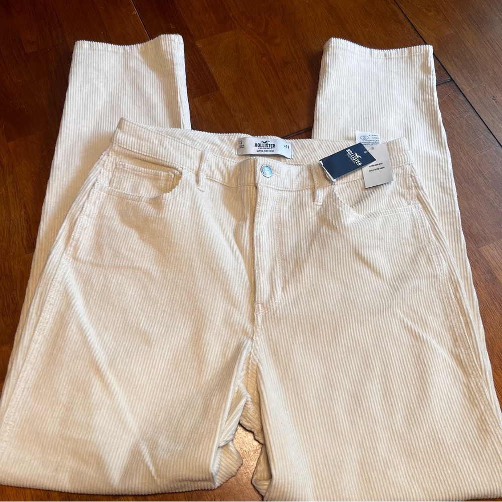 Hollister cream, corduroy women’s pants